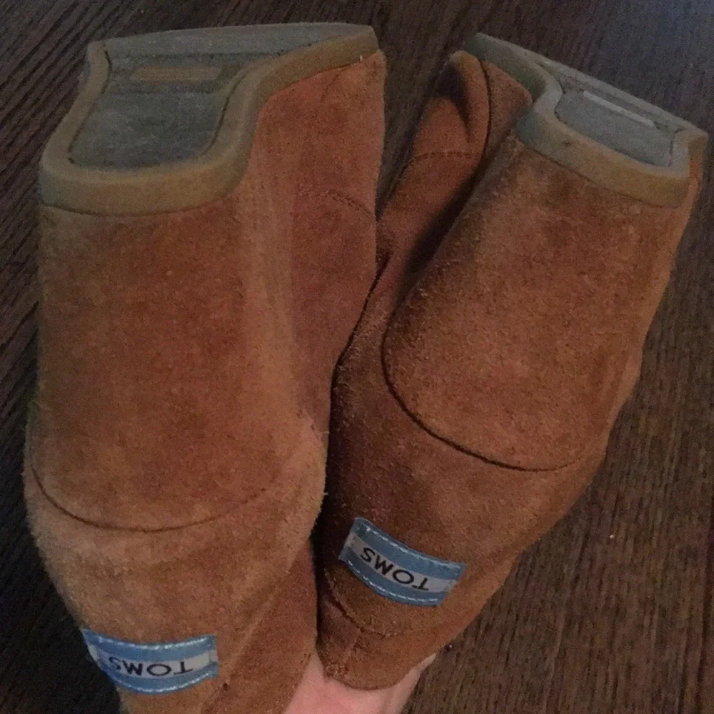 Toms desert booties